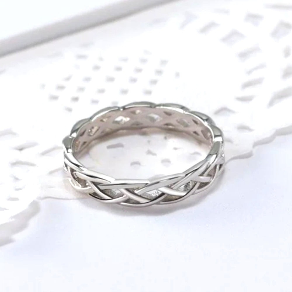 Twisted Eternity Band